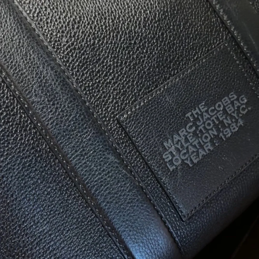 Marc Jacobs Black The Tote Leather Medium with Matching Charm Crossbody RESERVED - Picture 8 of 16